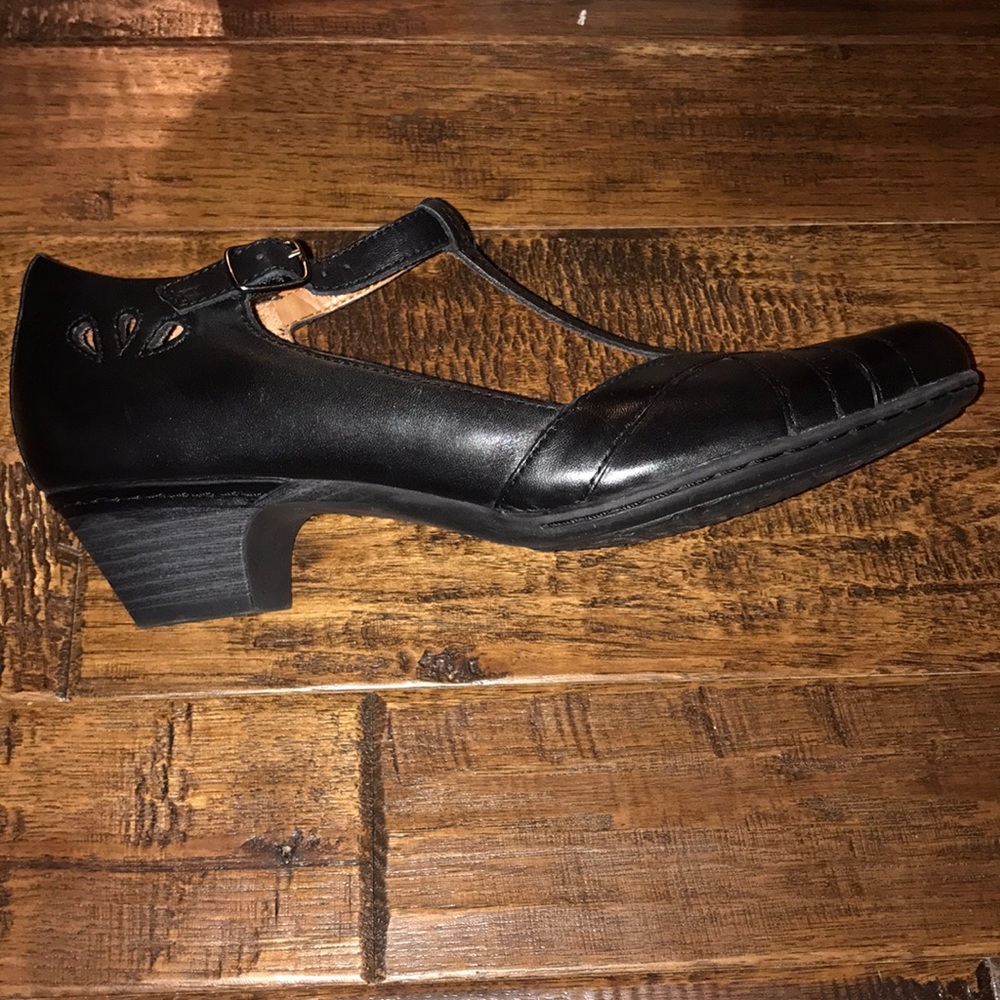 Shoes - Picture 2 of 4